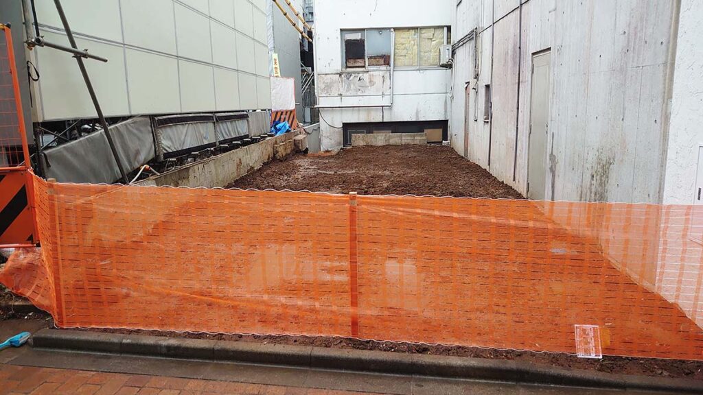 東京都中野区中野の商店街で木造2階建店舗解体工事が完了した状態(施工後)