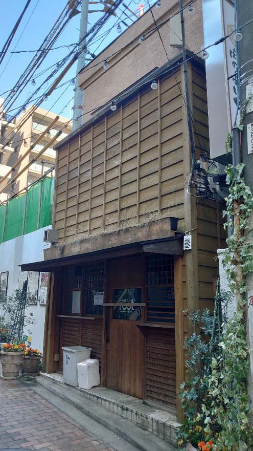 東京都中野区中野の商店街にある木造2階建店舗解体工事｜施工前の外観
