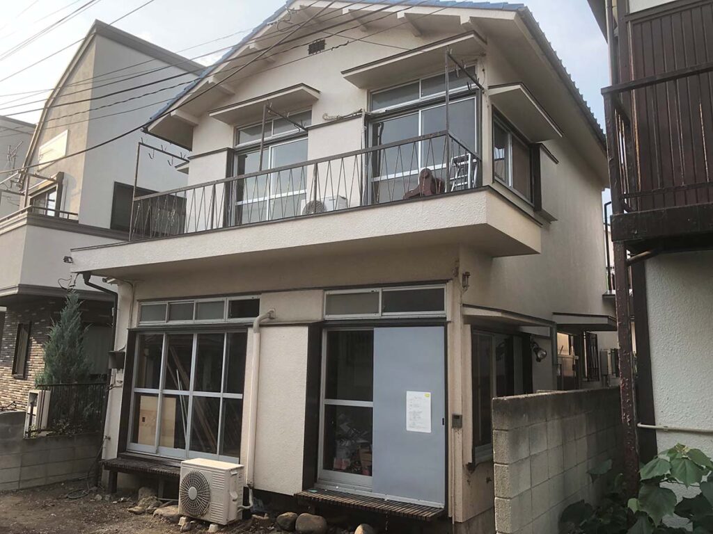 東京都中野区新井で行う木造2階建住宅解体工事｜施工前の建物外観（110㎡）